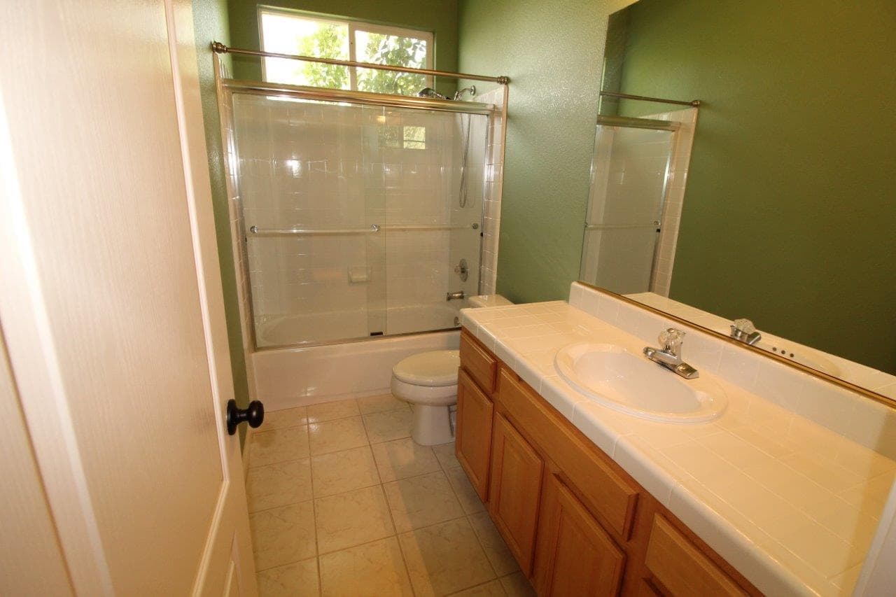 Clayton House: 101 Forest Hill Dr