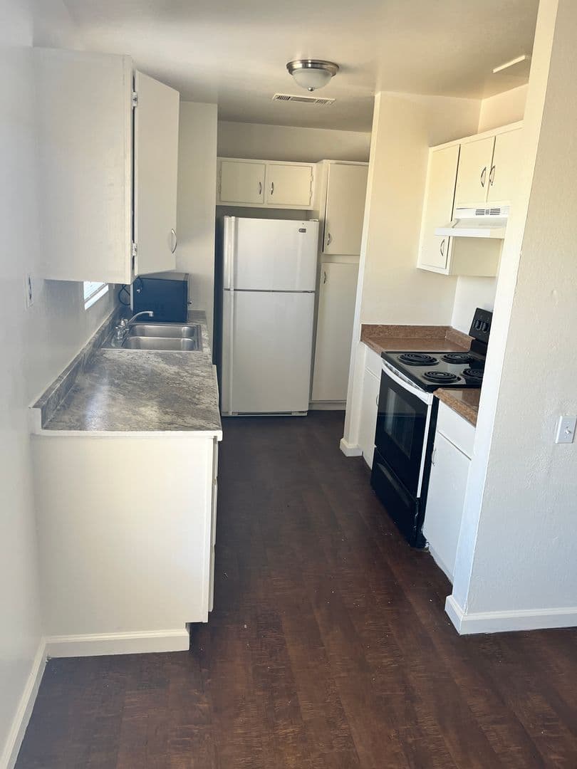 Desert Hot Springs Apartment: 10592 Sunset Avenue