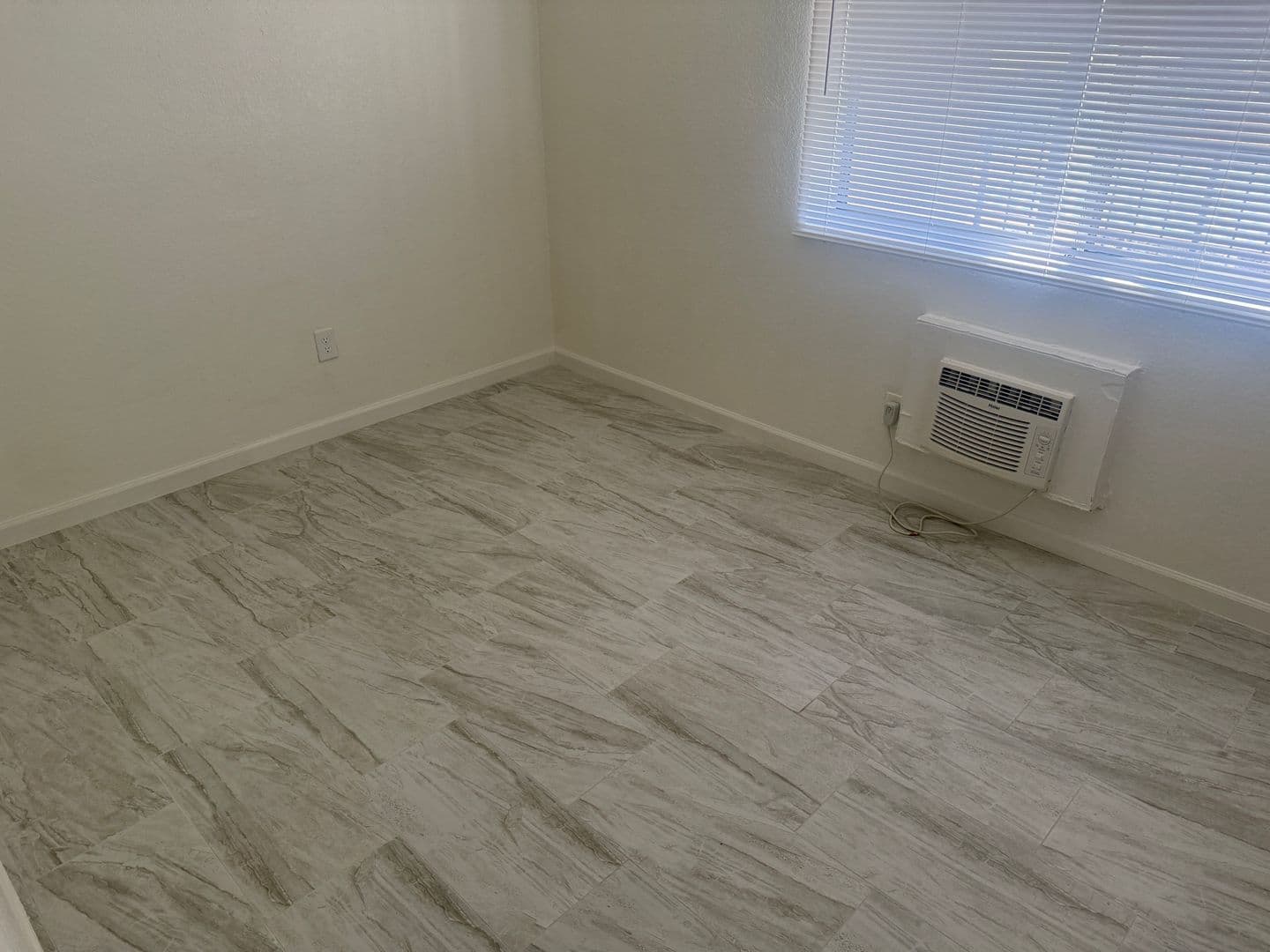 Desert Hot Springs Apartment: 66785 8th Street