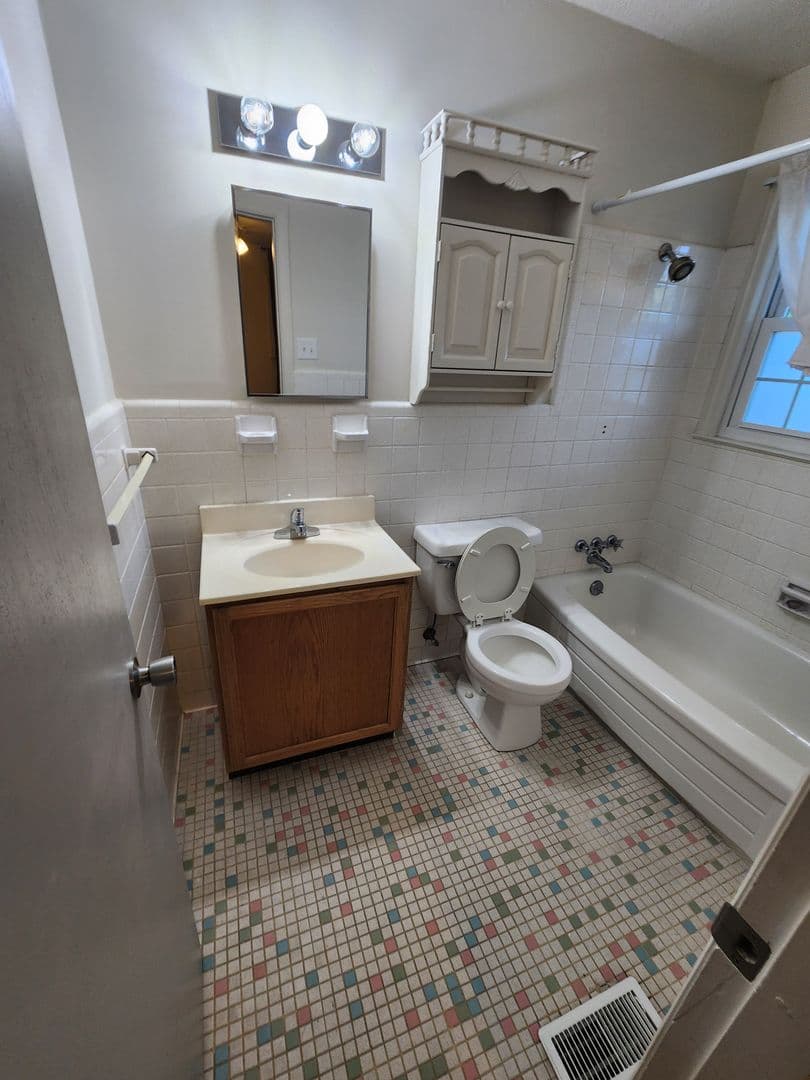 FAYETTEVILLE House: 2005 CAMDEN ROAD