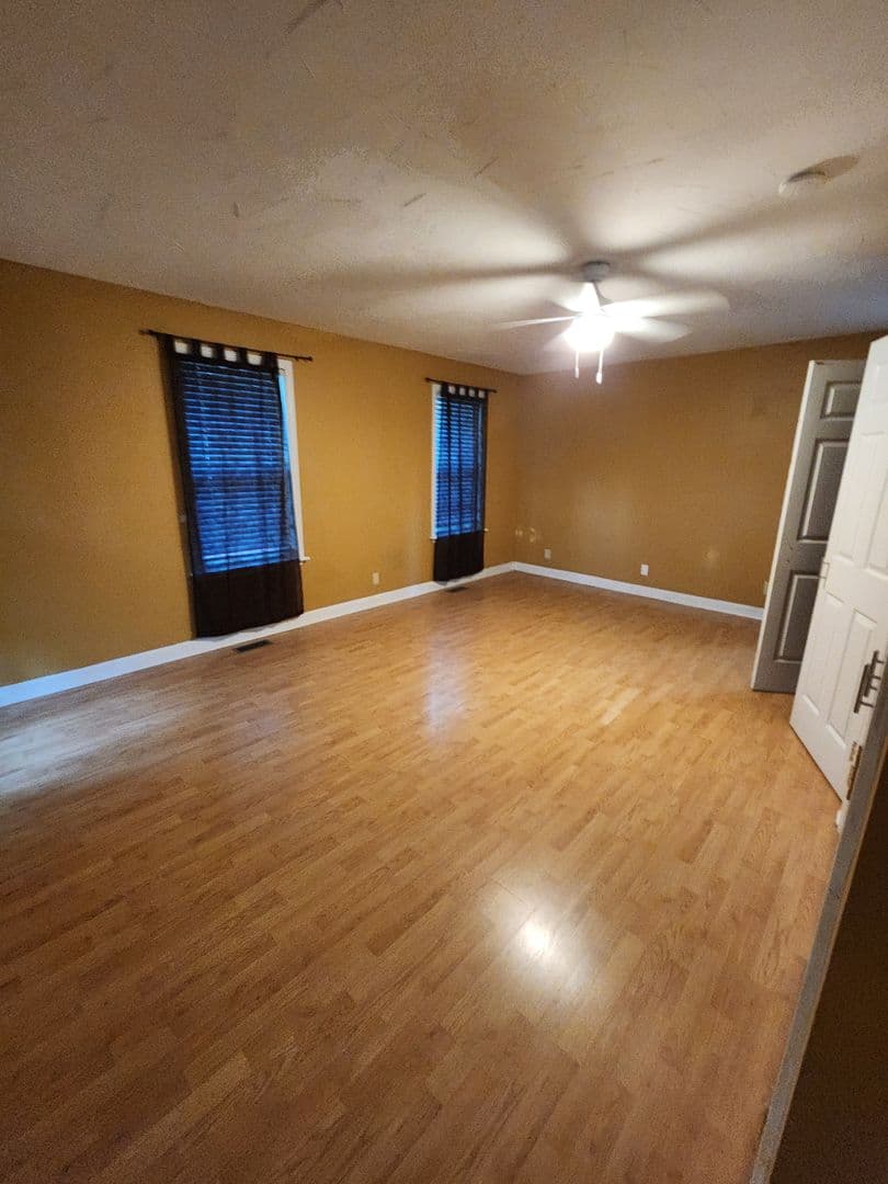 FAYETTEVILLE House: 406 PEARL STREET