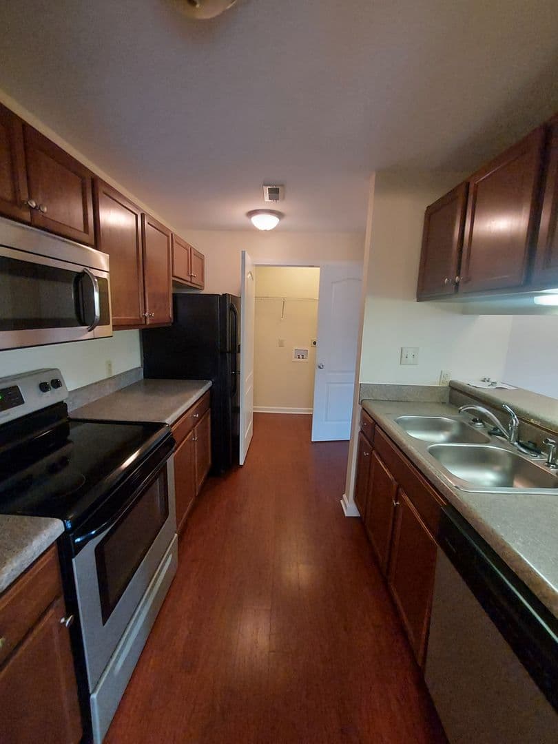 FAYETTEVILLE Condo: 661-6 BARTON'S LANDING