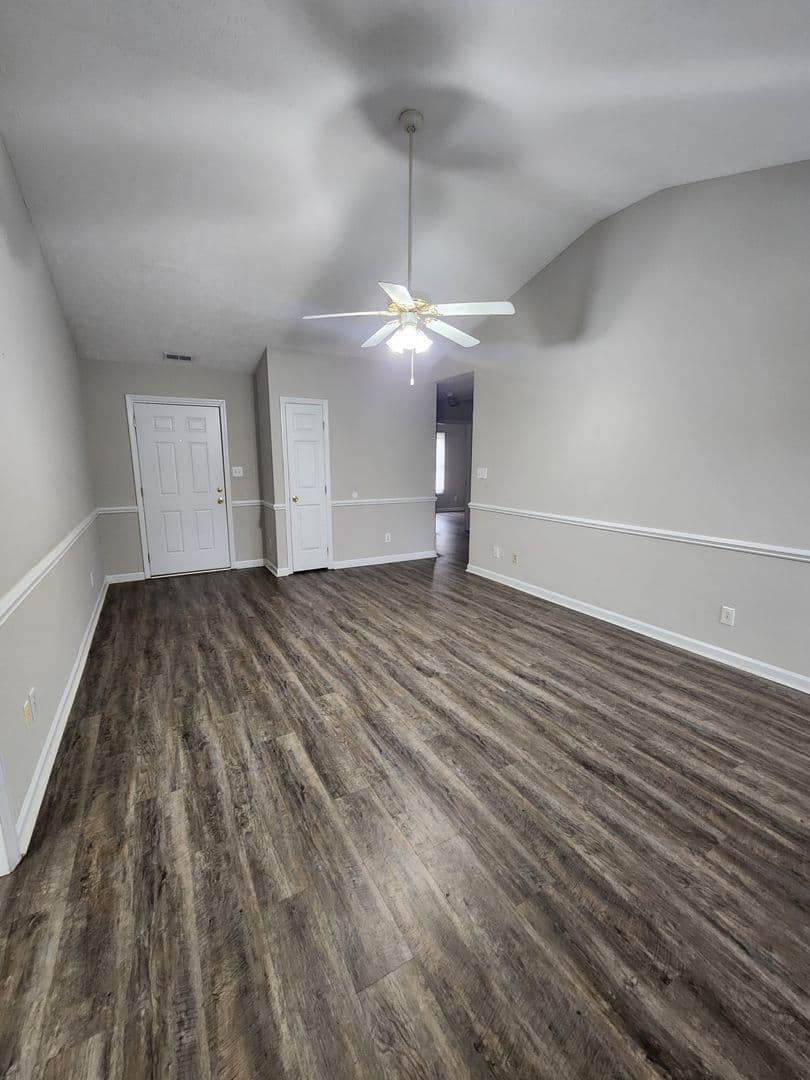 FAYETTEVILLE House: 1825 SWANN STREET