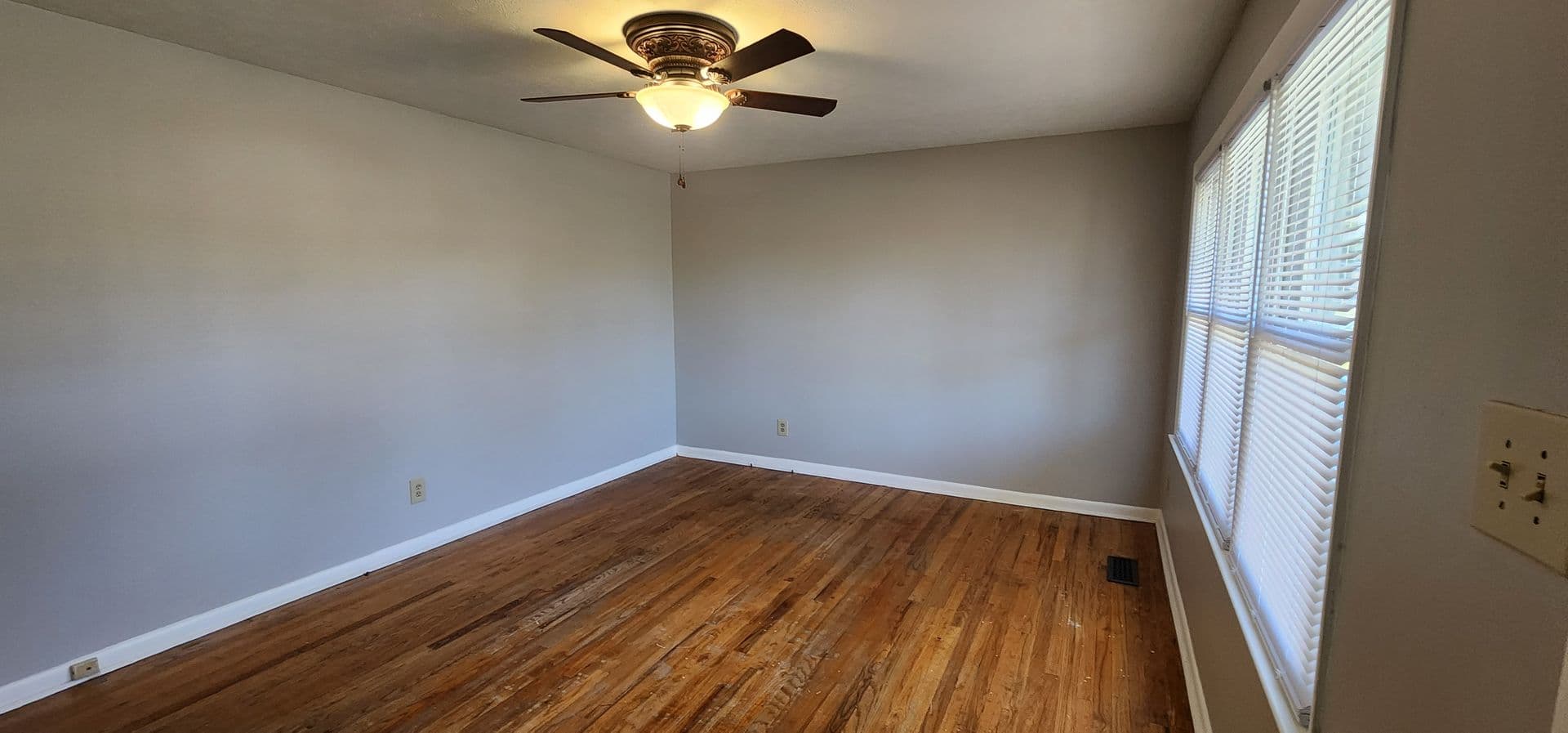 SPRING LAKE House: 701 FREDA COURT