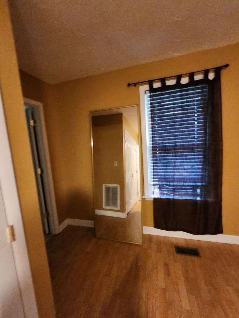 FAYETTEVILLE House: 406 PEARL STREET