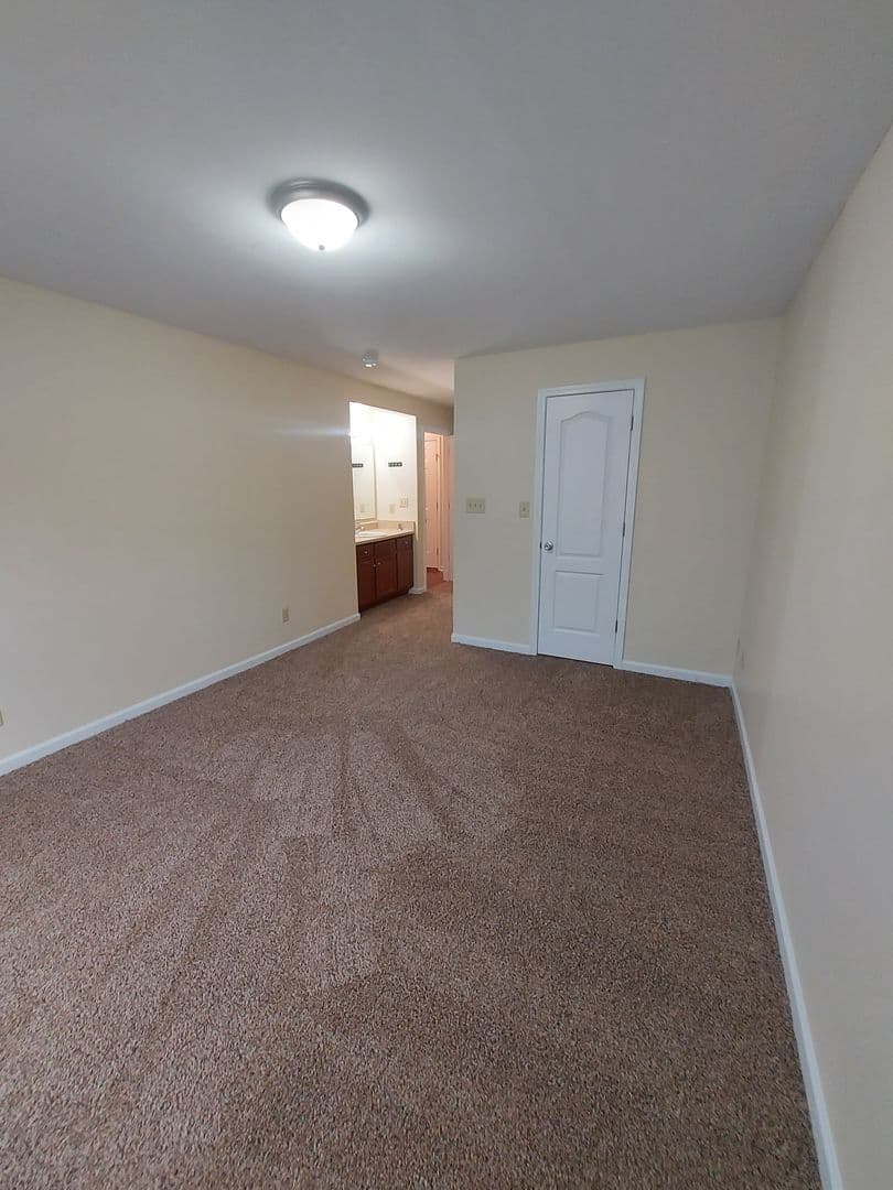 FAYETTEVILLE Condo: 661-6 BARTON'S LANDING