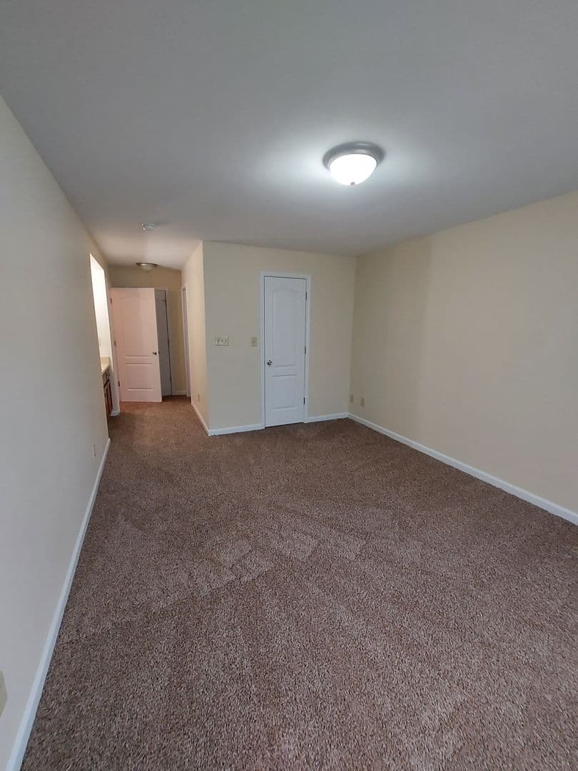 FAYETTEVILLE Condo: 661-6 BARTON'S LANDING