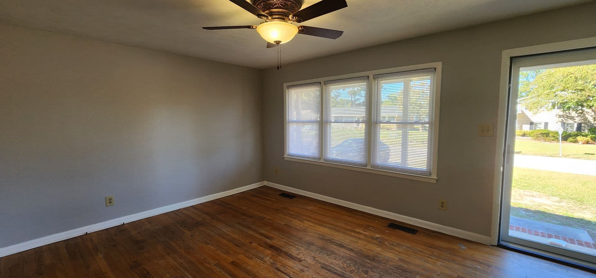 SPRING LAKE House: 701 FREDA COURT