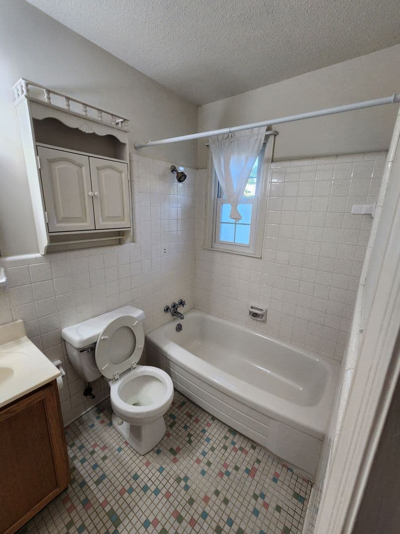 FAYETTEVILLE House: 2005 CAMDEN ROAD