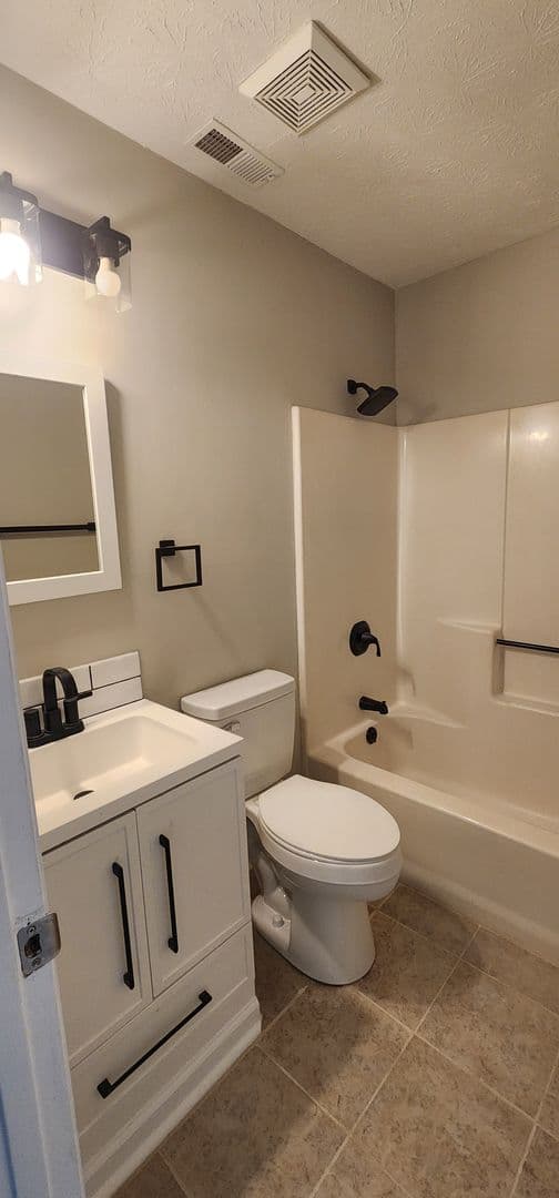 FAYETTEVILLE House: 7248 PEBBLEBROOK