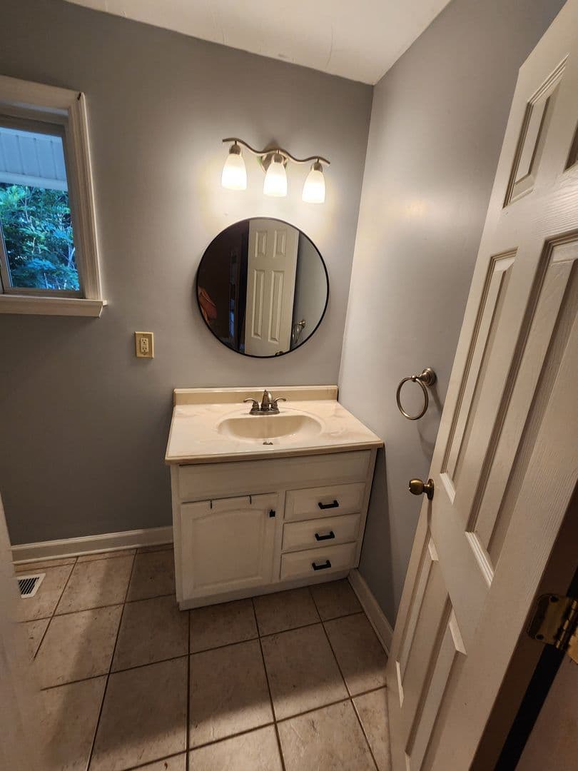 FAYETTEVILLE House: 406 PEARL STREET