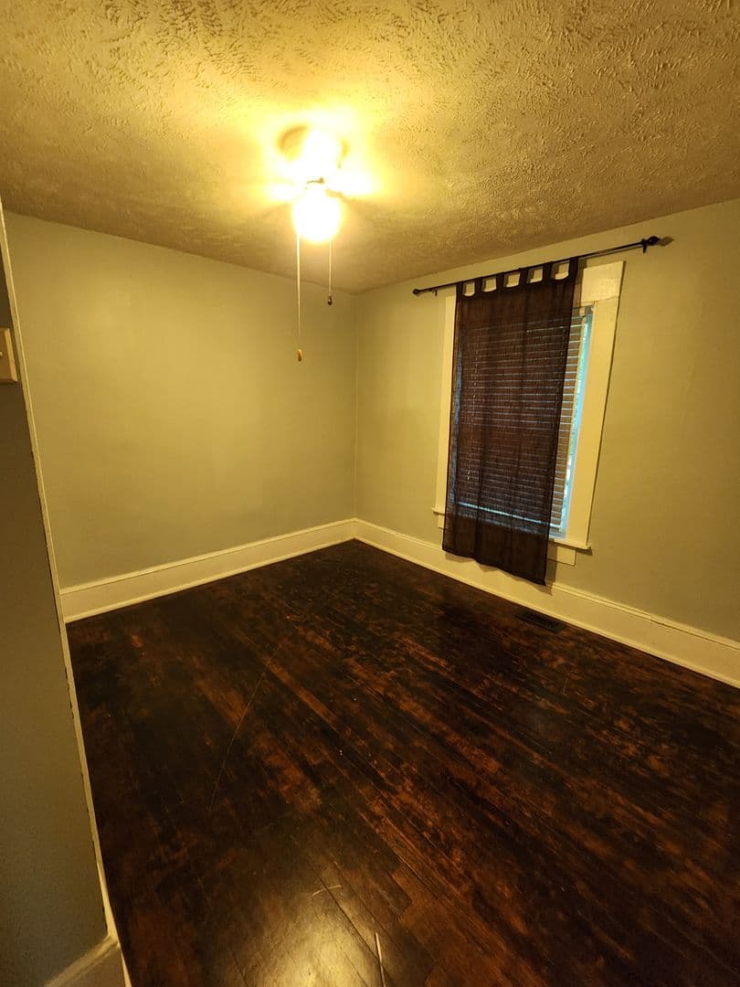 FAYETTEVILLE House: 406 PEARL STREET