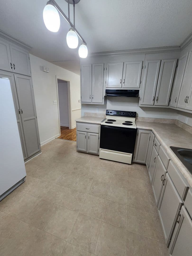 FAYETTEVILLE House: 2005 CAMDEN ROAD