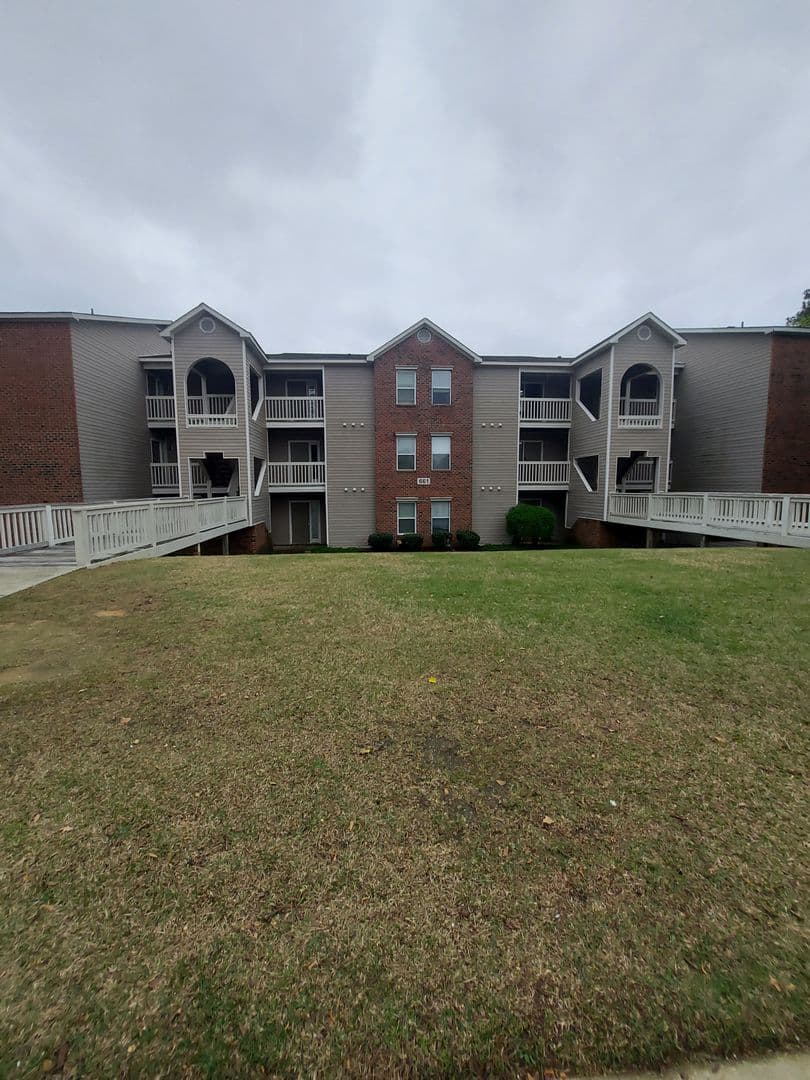 FAYETTEVILLE Condo: 661-6 BARTON'S LANDING