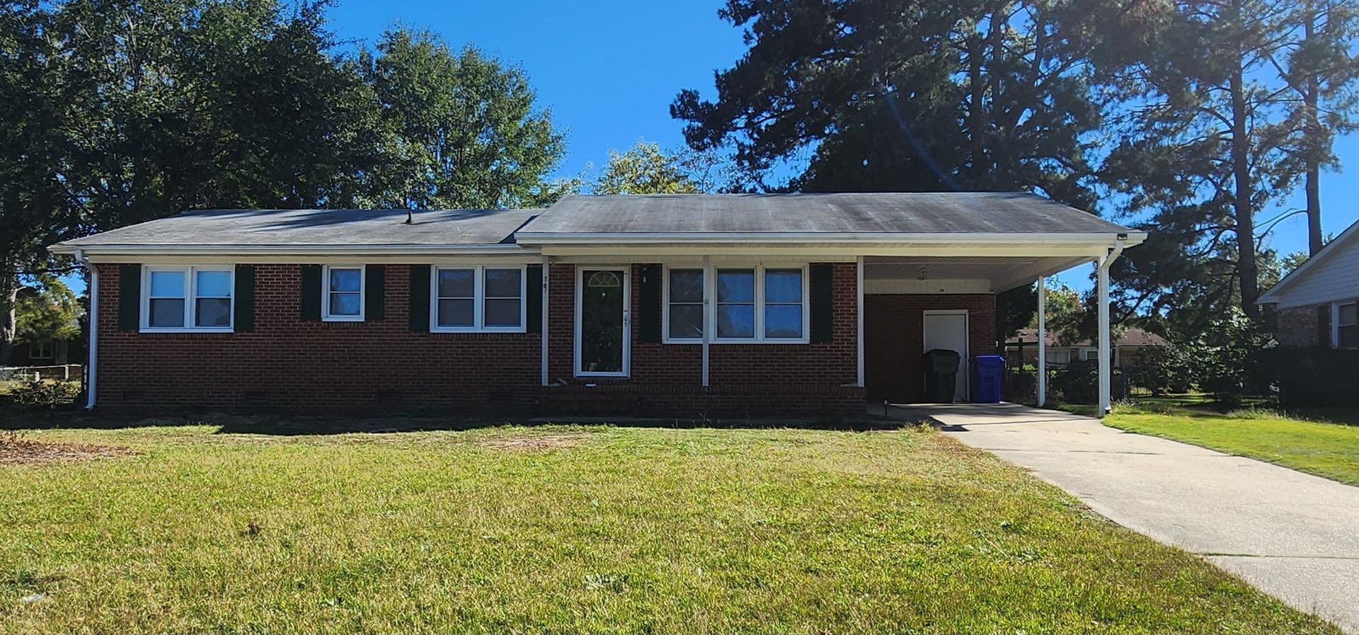 SPRING LAKE House: 701 FREDA COURT