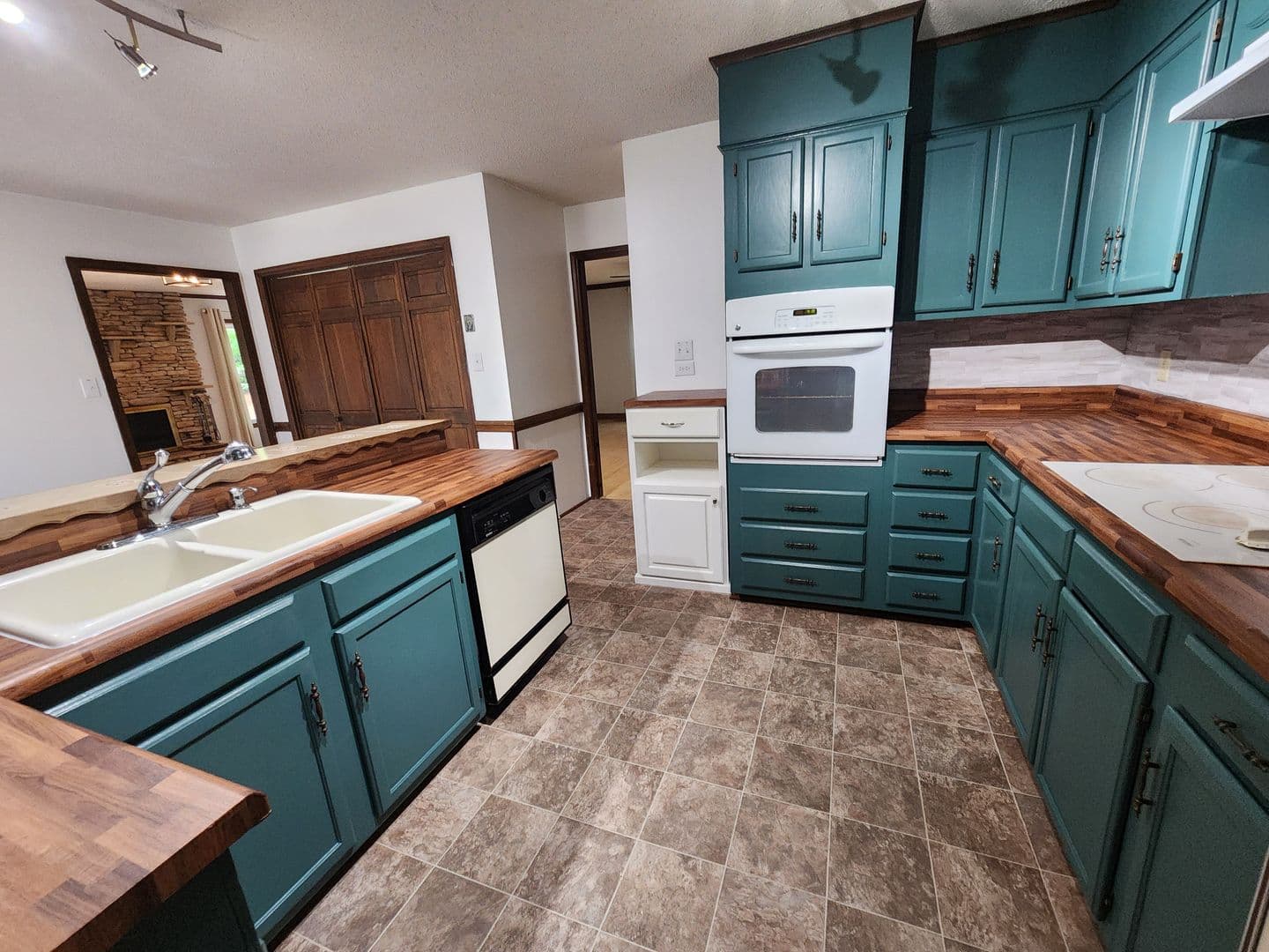 FAYETTEVILLE House: 6871 S STAFF ROAD