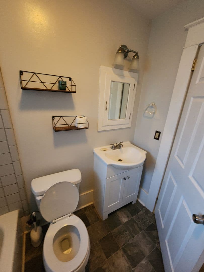 FAYETTEVILLE House: 406 PEARL STREET