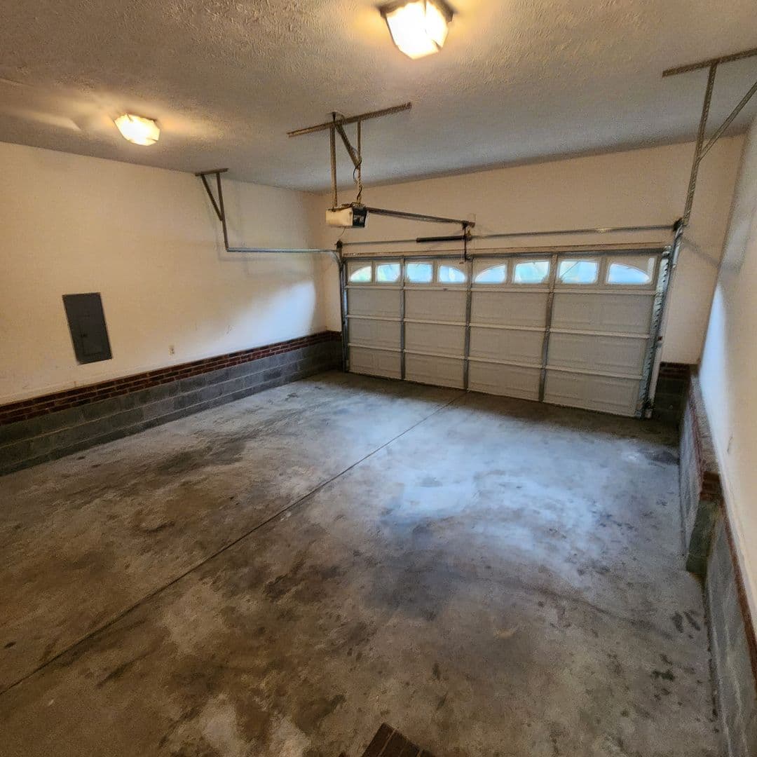 FAYETTEVILLE House: 1825 SWANN STREET