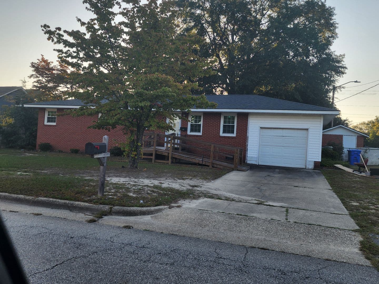 FAYETTEVILLE House: 2005 CAMDEN ROAD