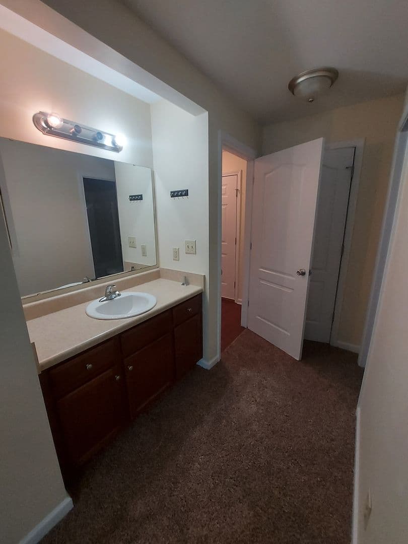 FAYETTEVILLE Condo: 661-6 BARTON'S LANDING