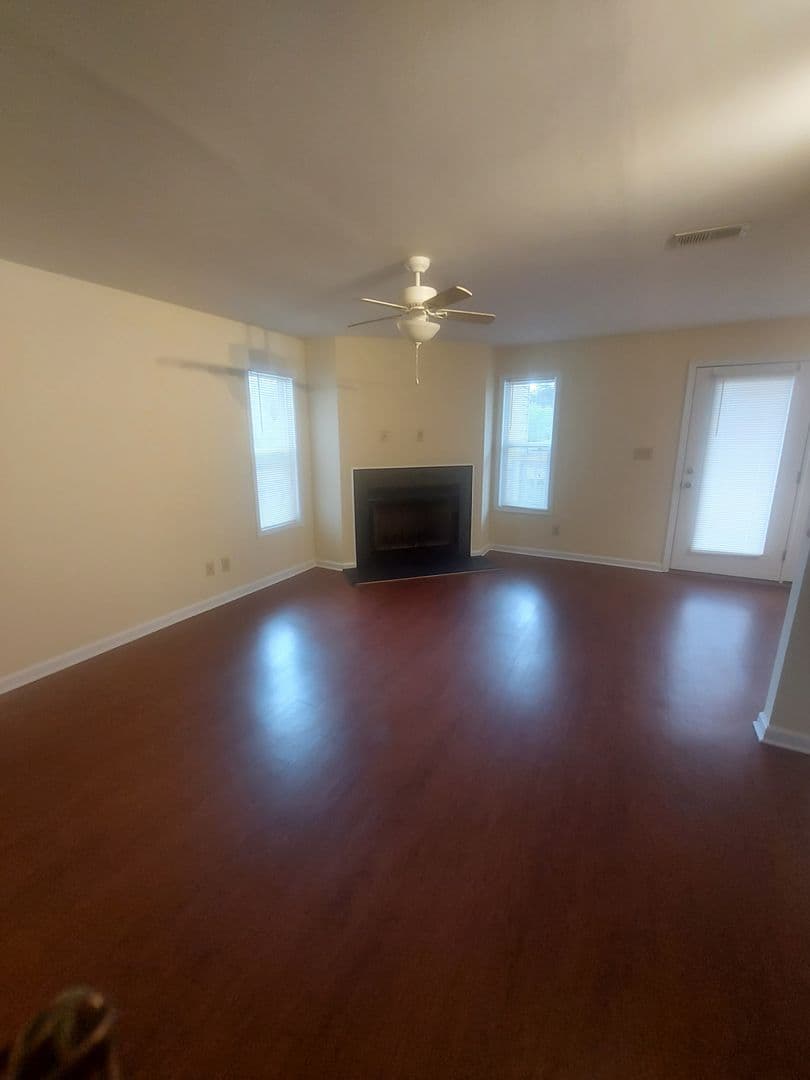 FAYETTEVILLE Condo: 661-6 BARTON'S LANDING