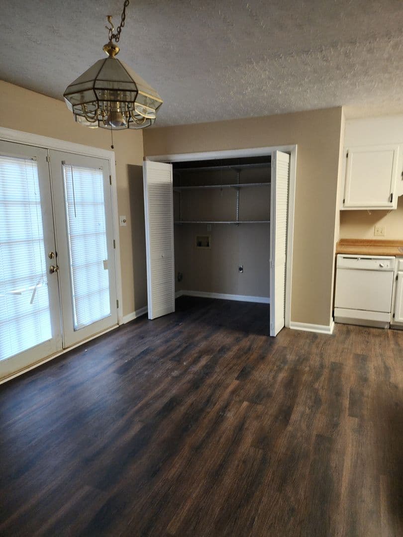 FAYETTEVILLE House: 6873 TIMBERCROFT DR.