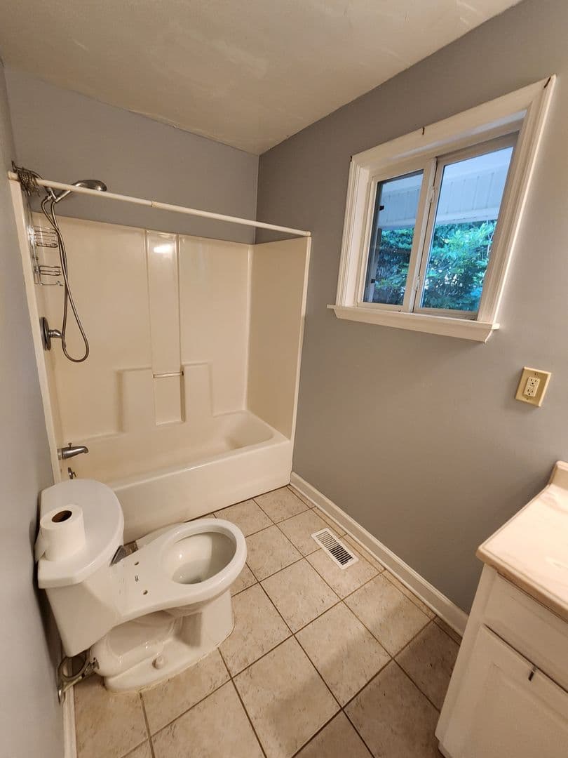 FAYETTEVILLE House: 406 PEARL STREET