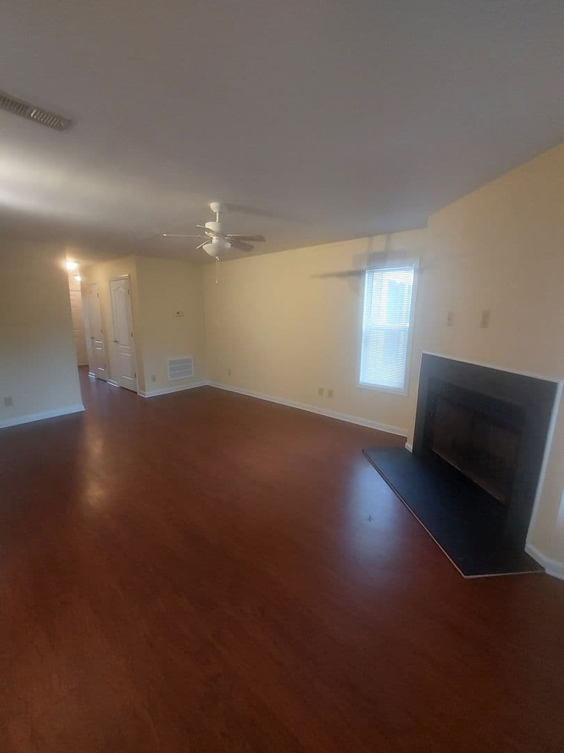 FAYETTEVILLE Condo: 661-6 BARTON'S LANDING