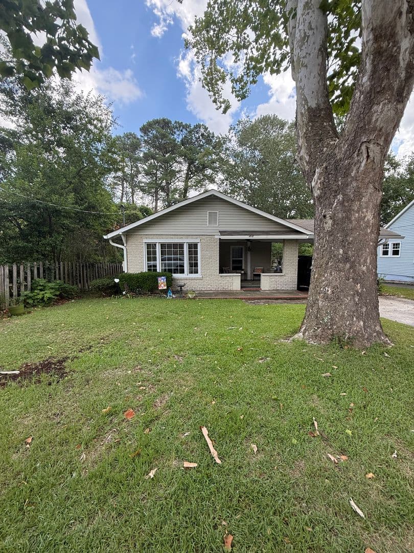 FAYETTEVILLE House: 406 PEARL STREET