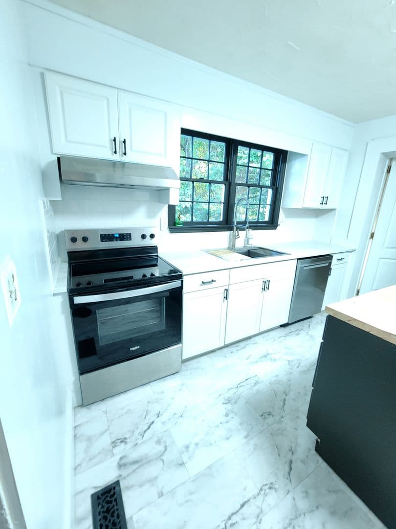 FAYETTEVILLE House: 406 PEARL STREET