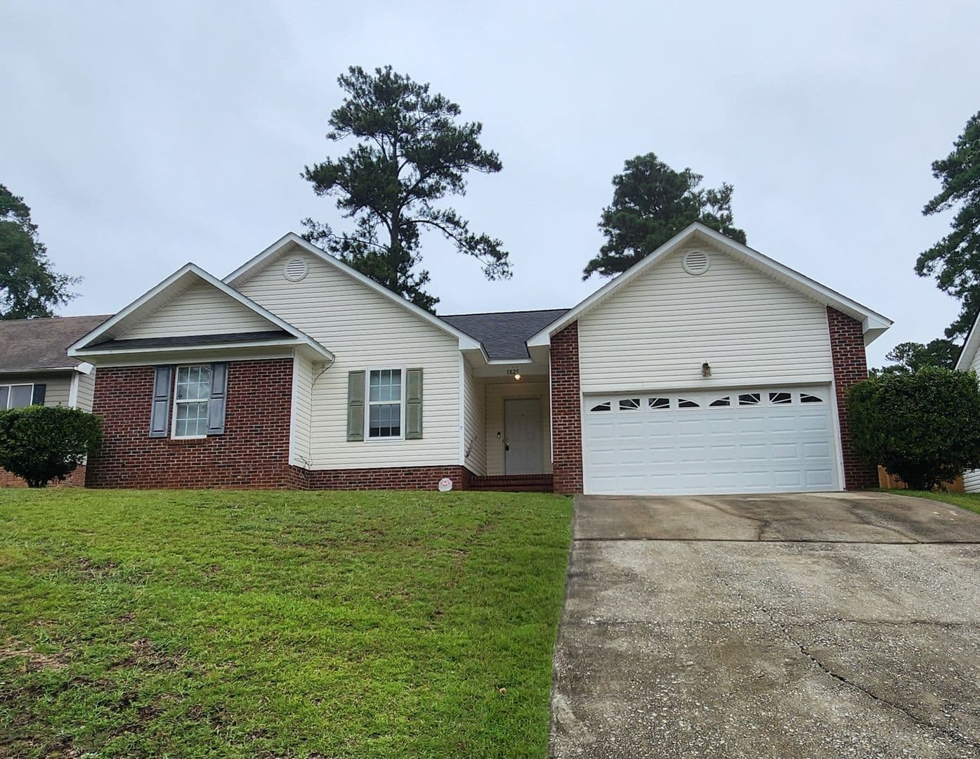 FAYETTEVILLE House: 1825 SWANN STREET