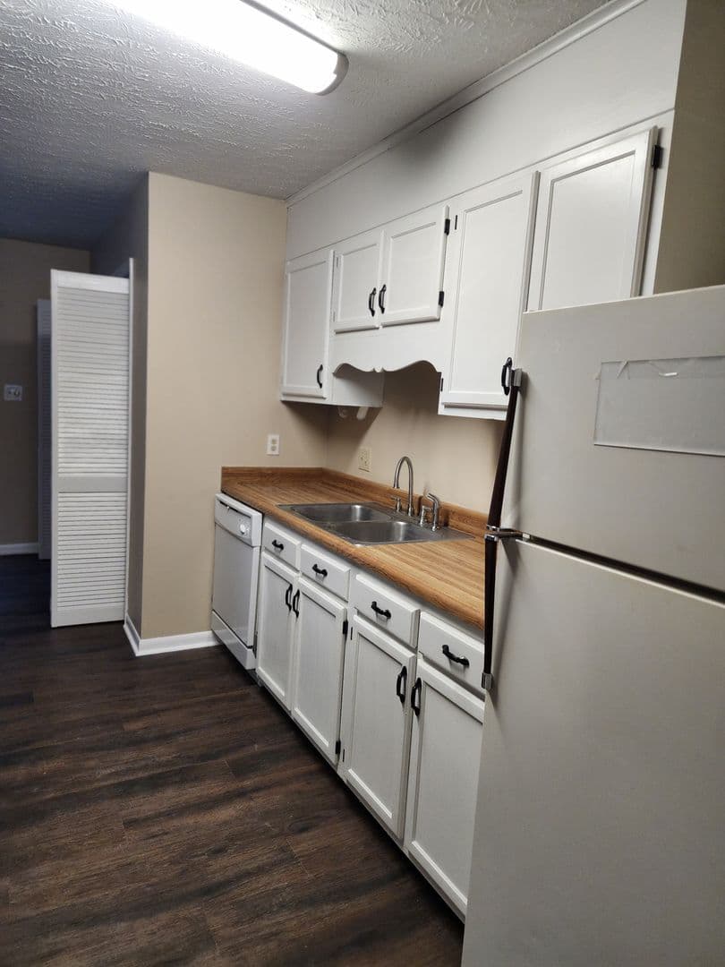 FAYETTEVILLE House: 6873 TIMBERCROFT DR.