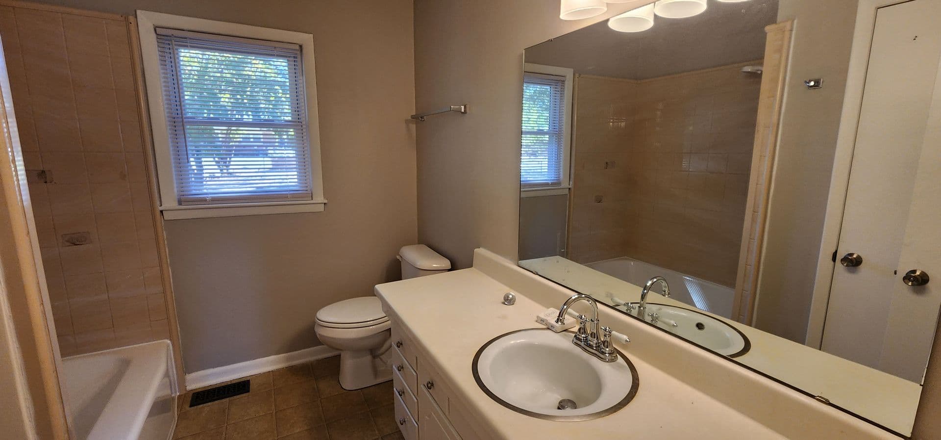 SPRING LAKE House: 701 FREDA COURT
