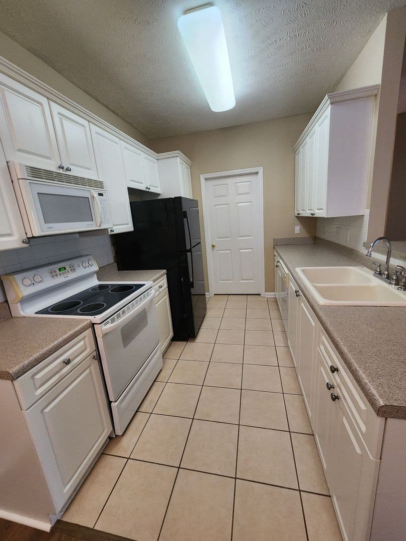 FAYETTEVILLE House: 3109 WISTERIA LANE UNIT 201