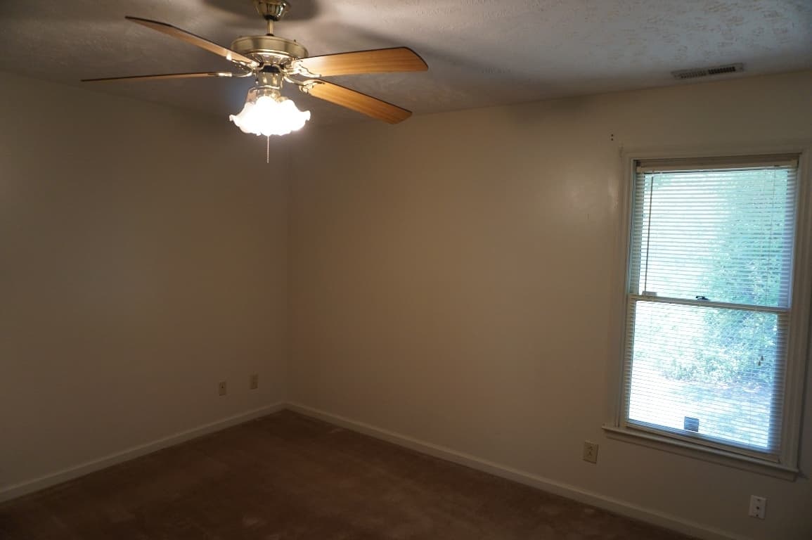 Fayetteville House: 2808 Rosemeade Dr