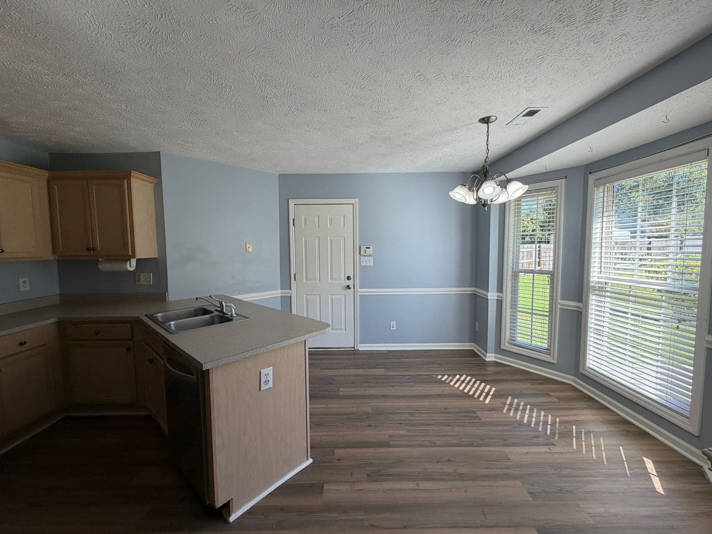 Fayetteville House: 7308 Scenic Drive