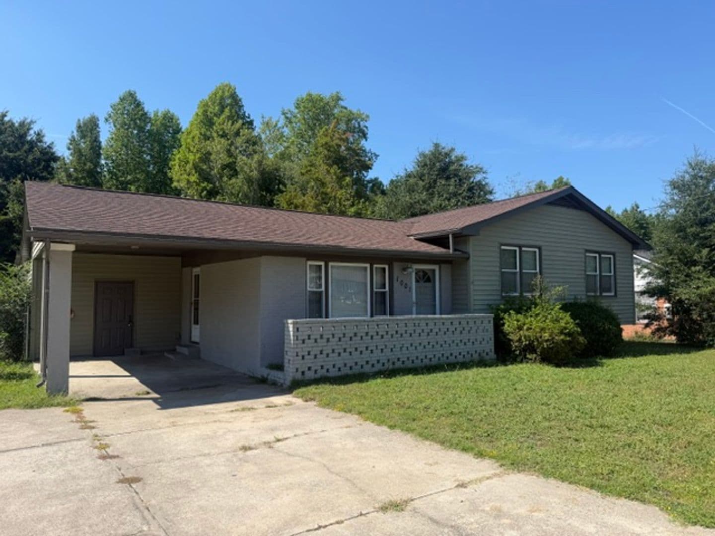 Spring Lake House: 1001 Dianne Circle