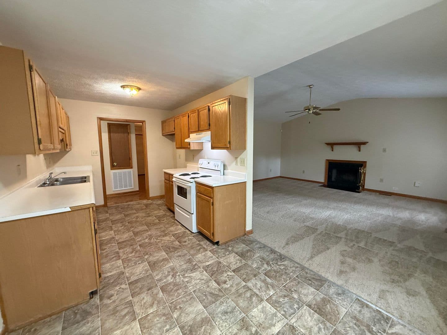 Hope Mills House: 5671 Archer  Road