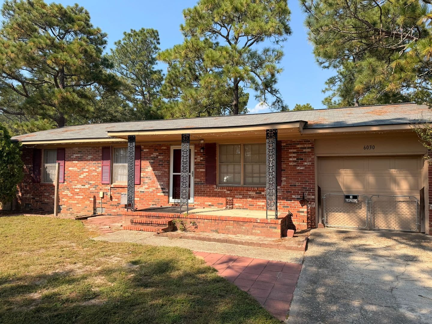 Hope Mills House: 6030 Lexington Dr.