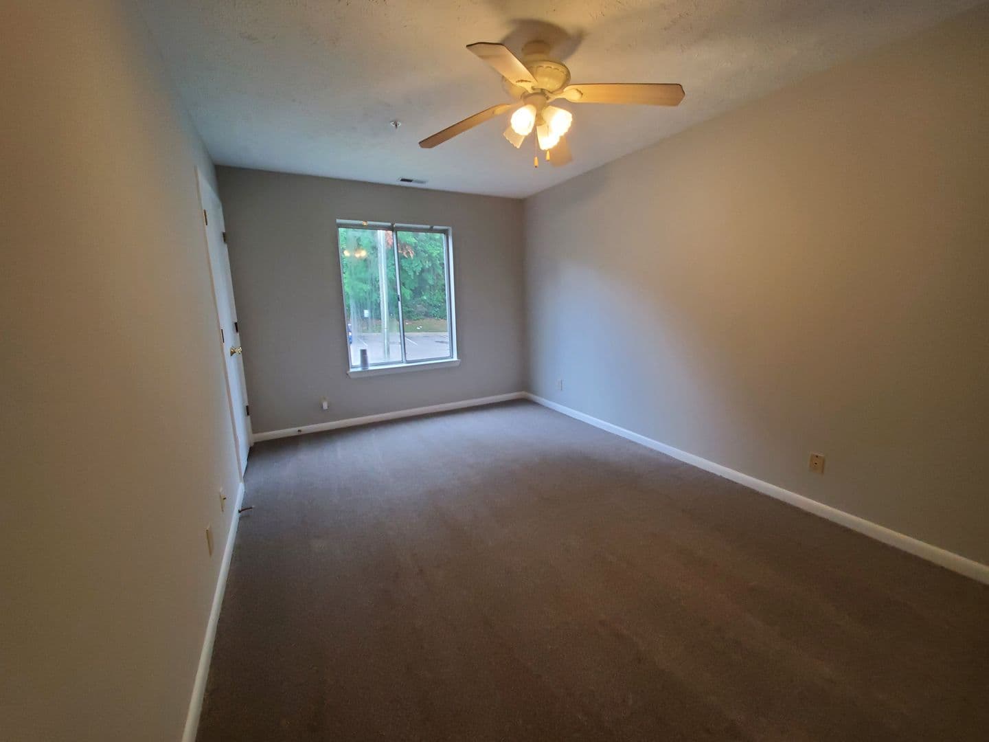 Fayetteville House: 3392-13 Galleria Drive