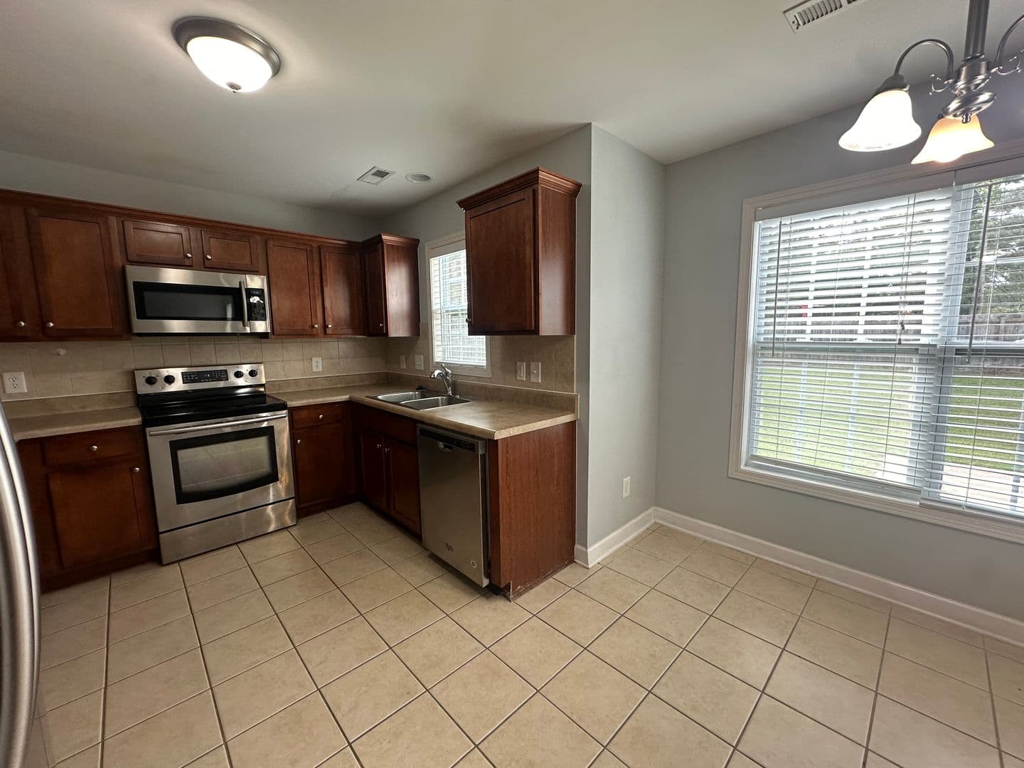 Fayetteville House: 4252 Redspire Ln