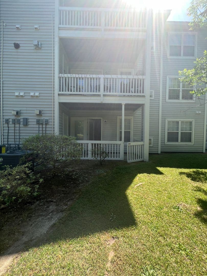 Fayetteville House: 251-2 Waterdown Dr
