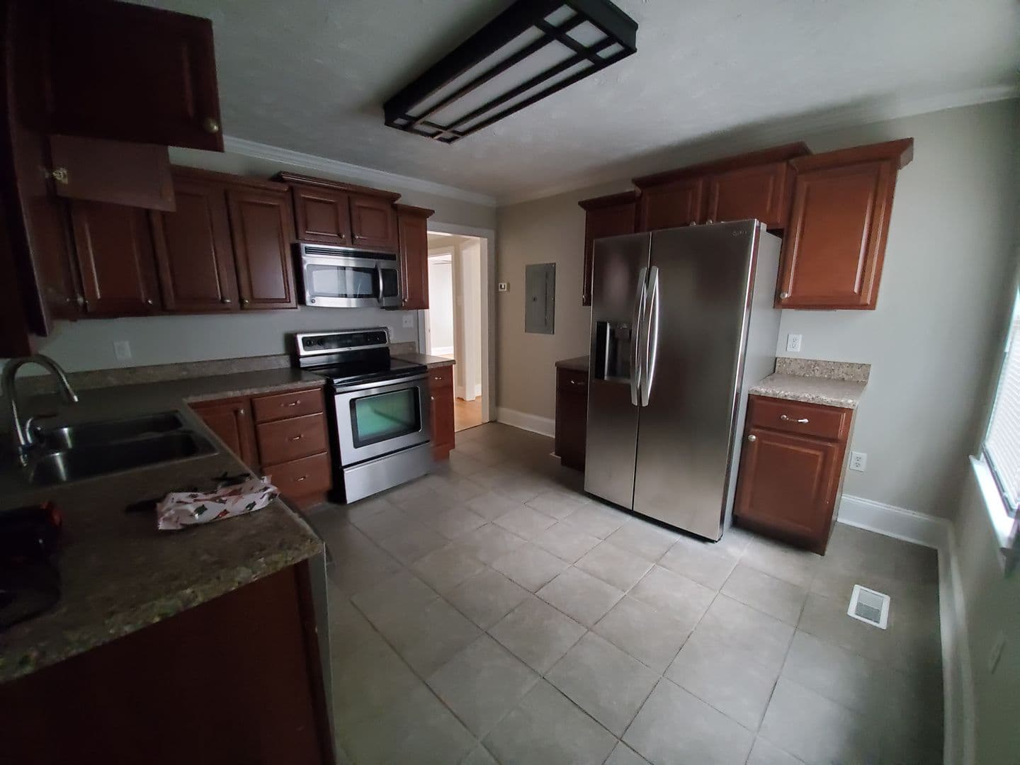 Fayetteville House: 213 Brainerd Avenue