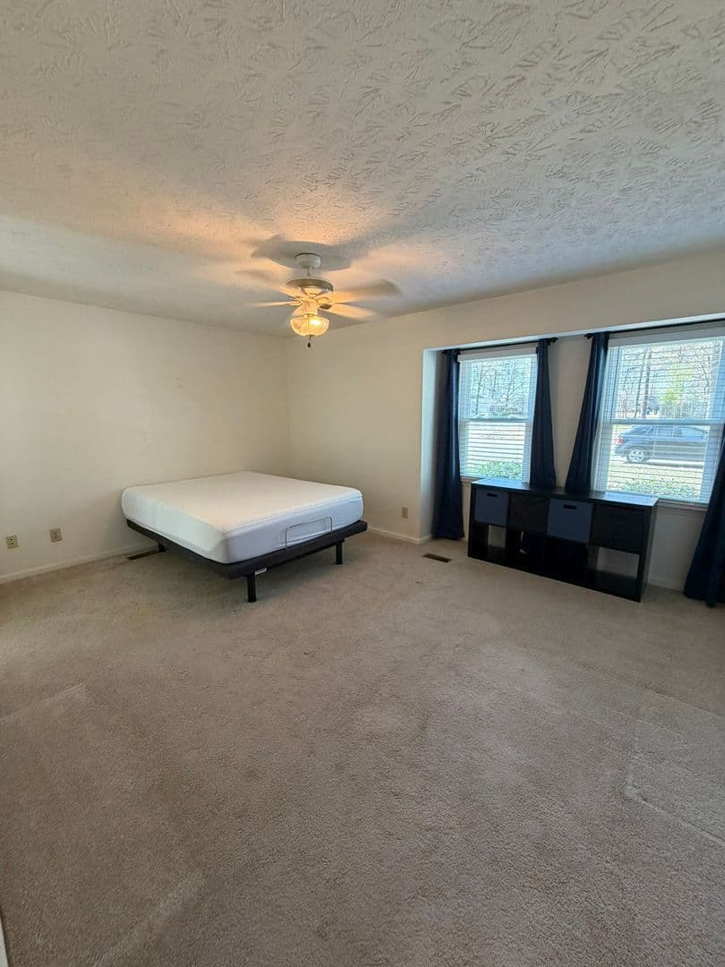 Fayetteville House: 991 Rim Rd