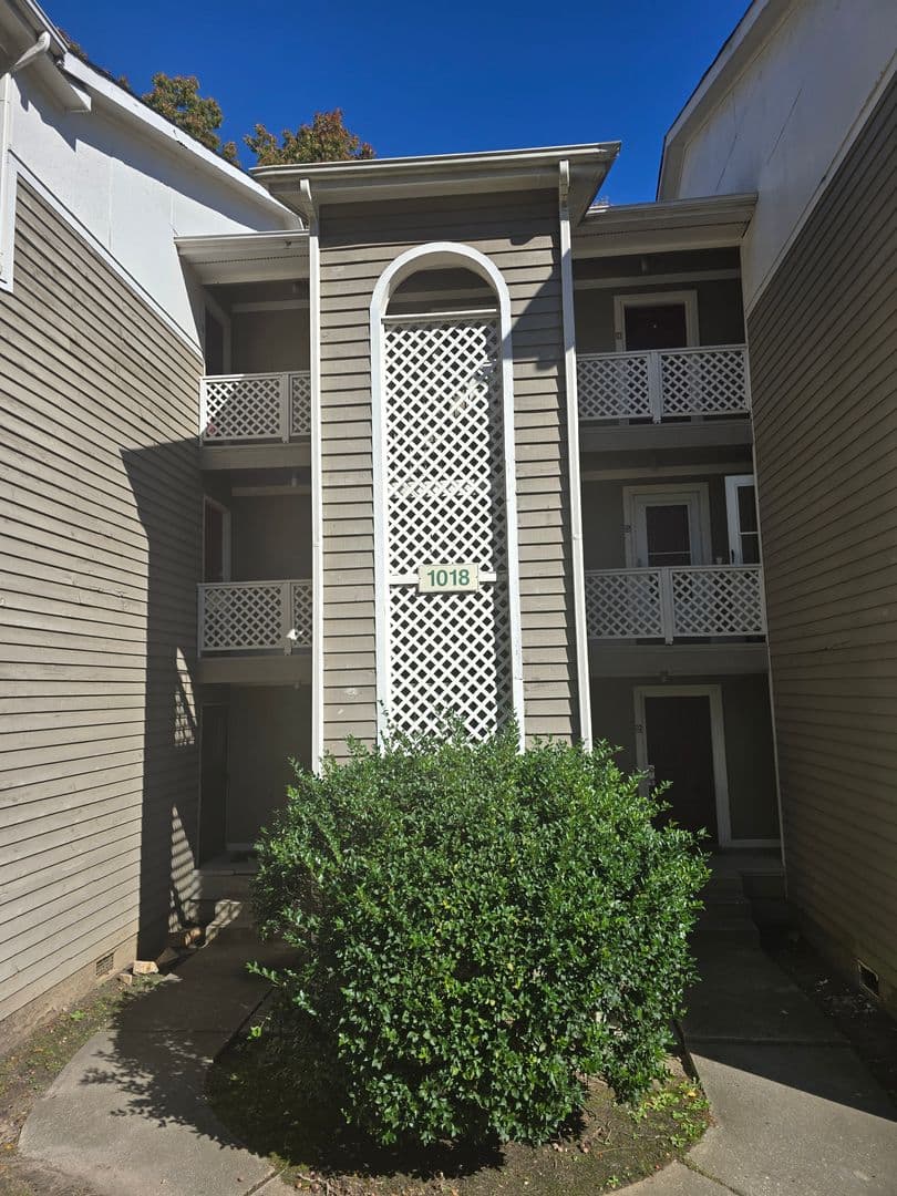 Fayetteville House: 1018-8  Wood Creek Drive
