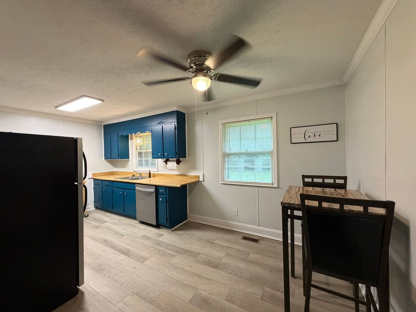 Fayetteville House: 6350 Rockford Drive