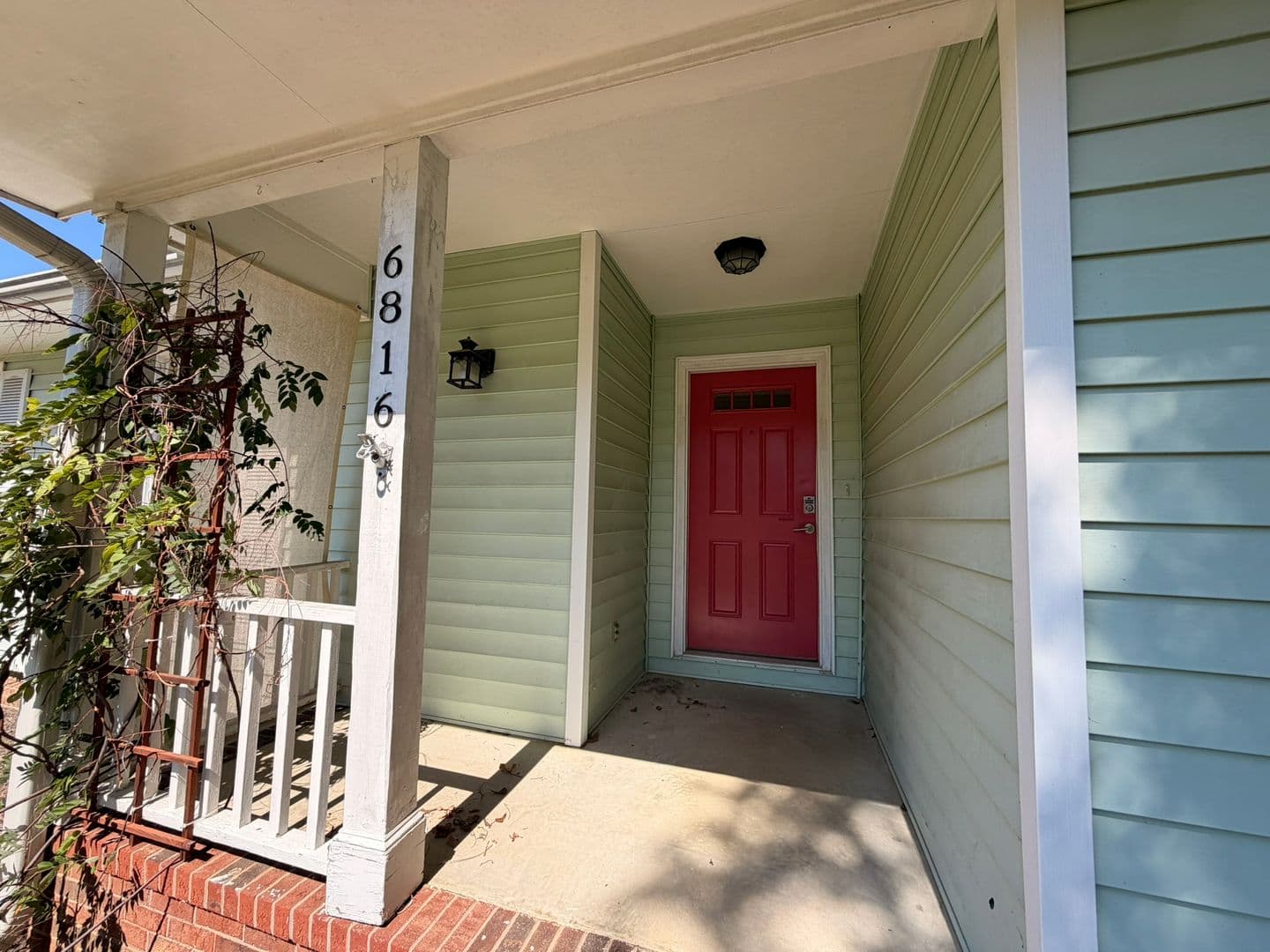 Fayetteville House: 6816 Woodmark Drive