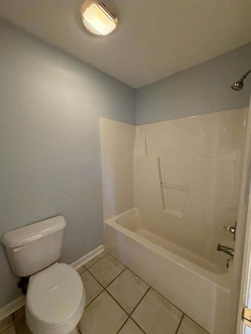 Fayetteville House: 7308 Scenic Drive