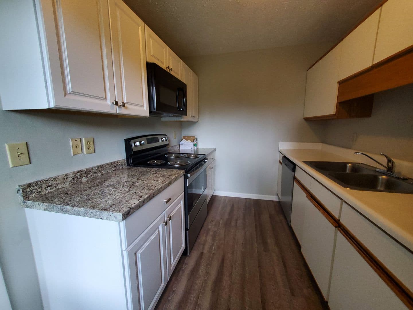 Fayetteville House: 3392-13 Galleria Drive