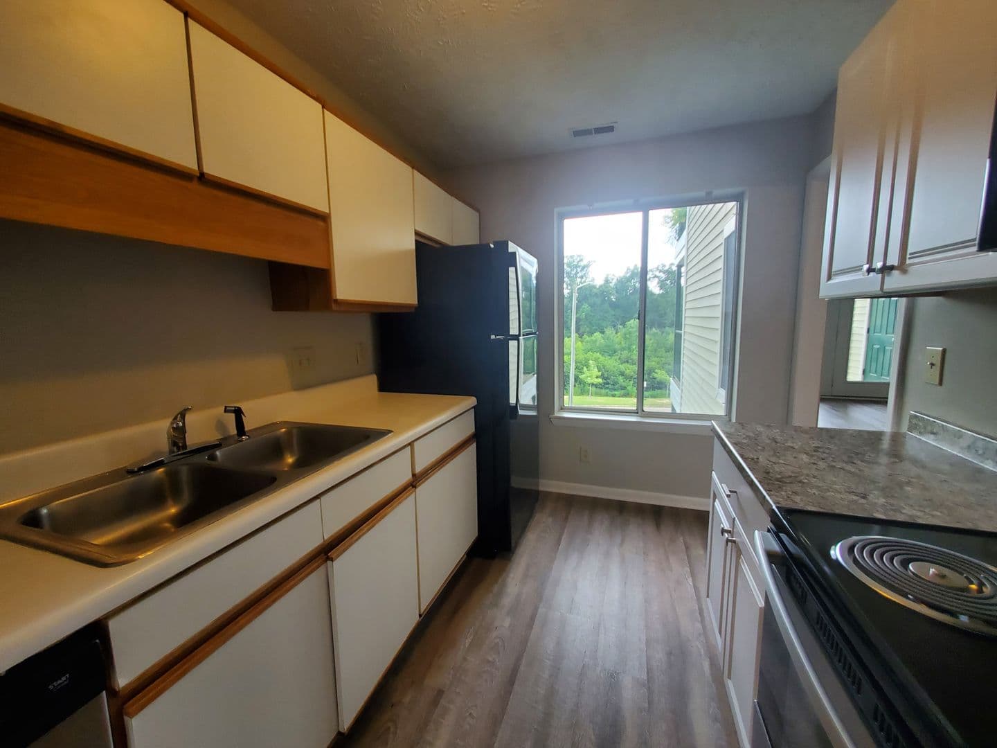Fayetteville House: 3392-13 Galleria Drive